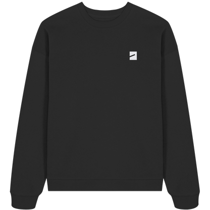 CHUZPE BERLIN Oversize Sweatshirt in Schwarz, Vorderansicht mit kleiner Marke auf der Brust