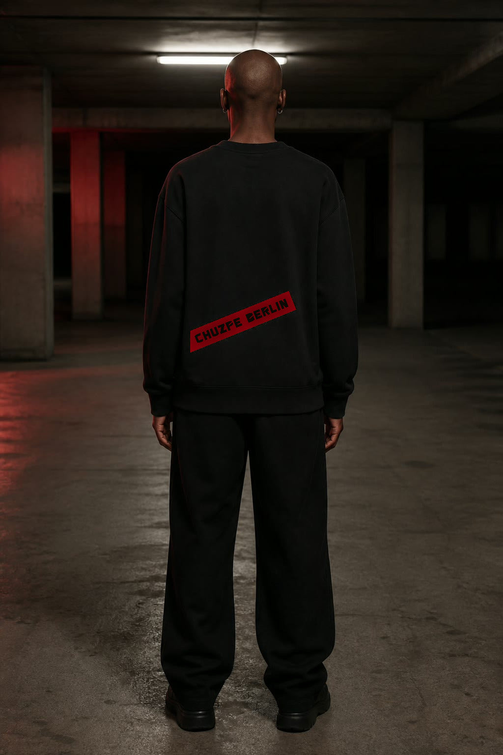 THE MARK · RED ED. - Organic Oversize Sweatshirt · HINTEN / 02